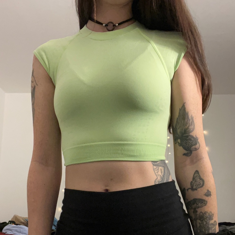 Gym shark lime green active wear top like new